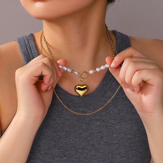 Collar con colgante de acero inoxidable minimalista con forma de corazón, con dije de acero de titanio y acabado de oro de 18 quilates chapado al vacío para mujer
