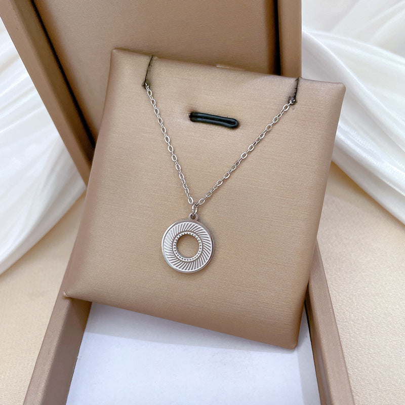 Minimalist Titanium Steel Rotating Circular Pendant Necklace for Women and Men, Geometric Locket Style Clavicle Chain with Gold Plated Finish