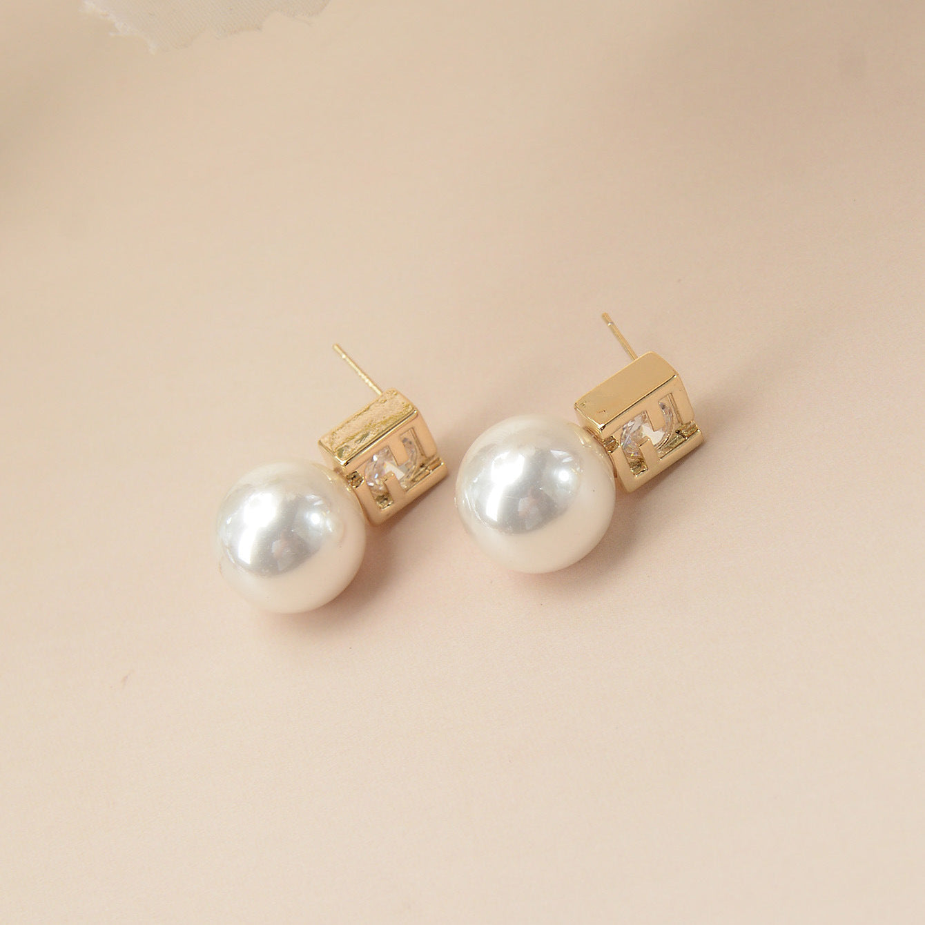 Orecchini da donna di lusso placcati in oro con zirconi cubici in ottone