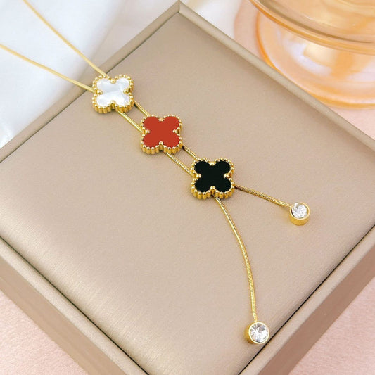 Collana Minimalista con Pendente Geometrico a Quadrifoglio in Acciaio al Titanio Placcato Oro 18K Catena O Unisex