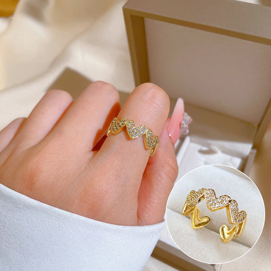 Anillo minimalista de corazón abierto para mujer en latón con baño de oro, anillo de lujo ligero con delicado detalle incrustado