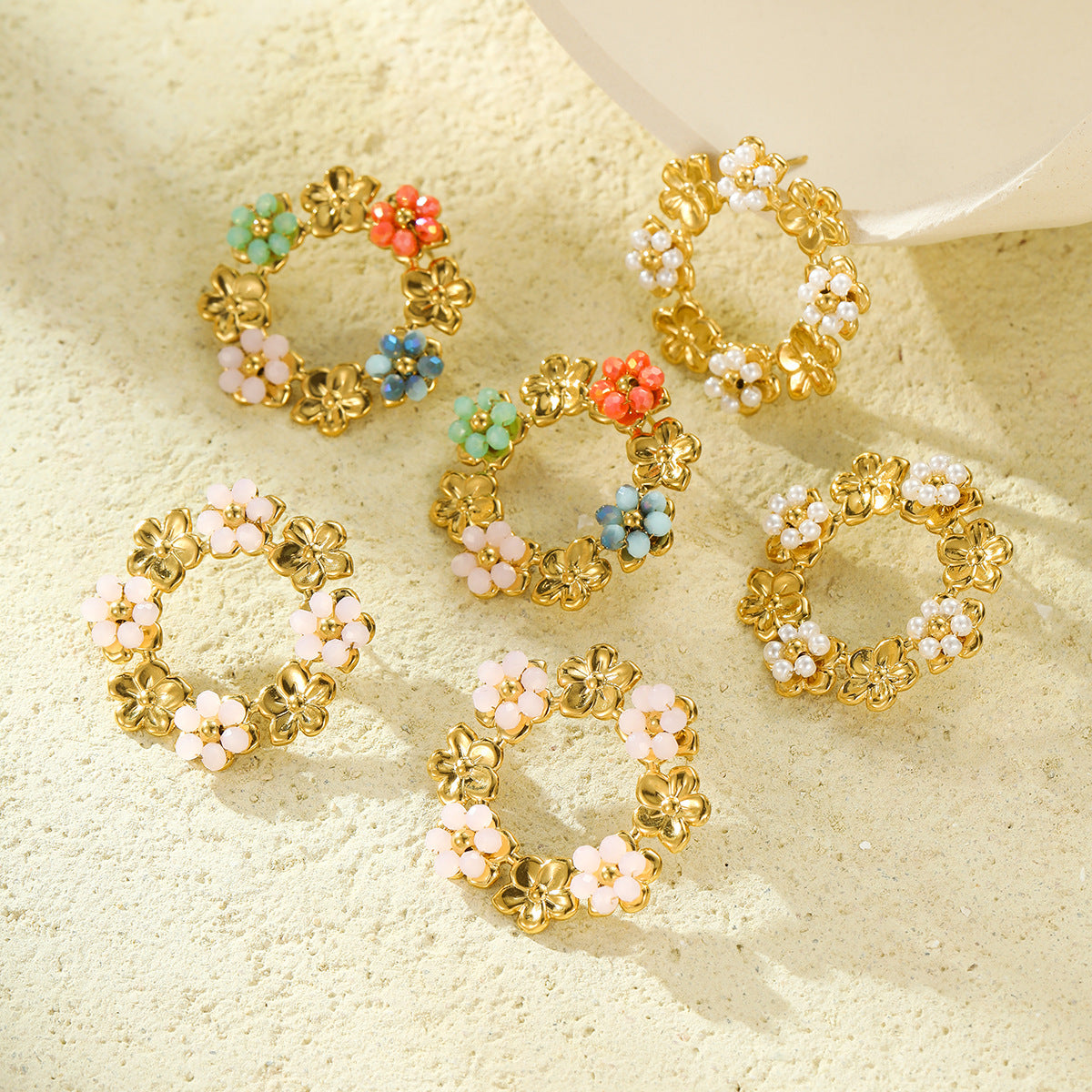 Pendientes de perlas y flores de estilo vintage con baño de oro de 18 quilates en acero inoxidable