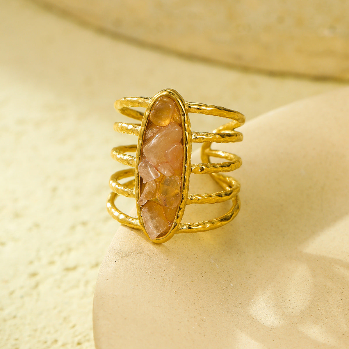 Anello Aperto Minimalista Geometrico in Acciaio al Titanio Placcato Oro 18K con Intarsio in Pietra Naturale
