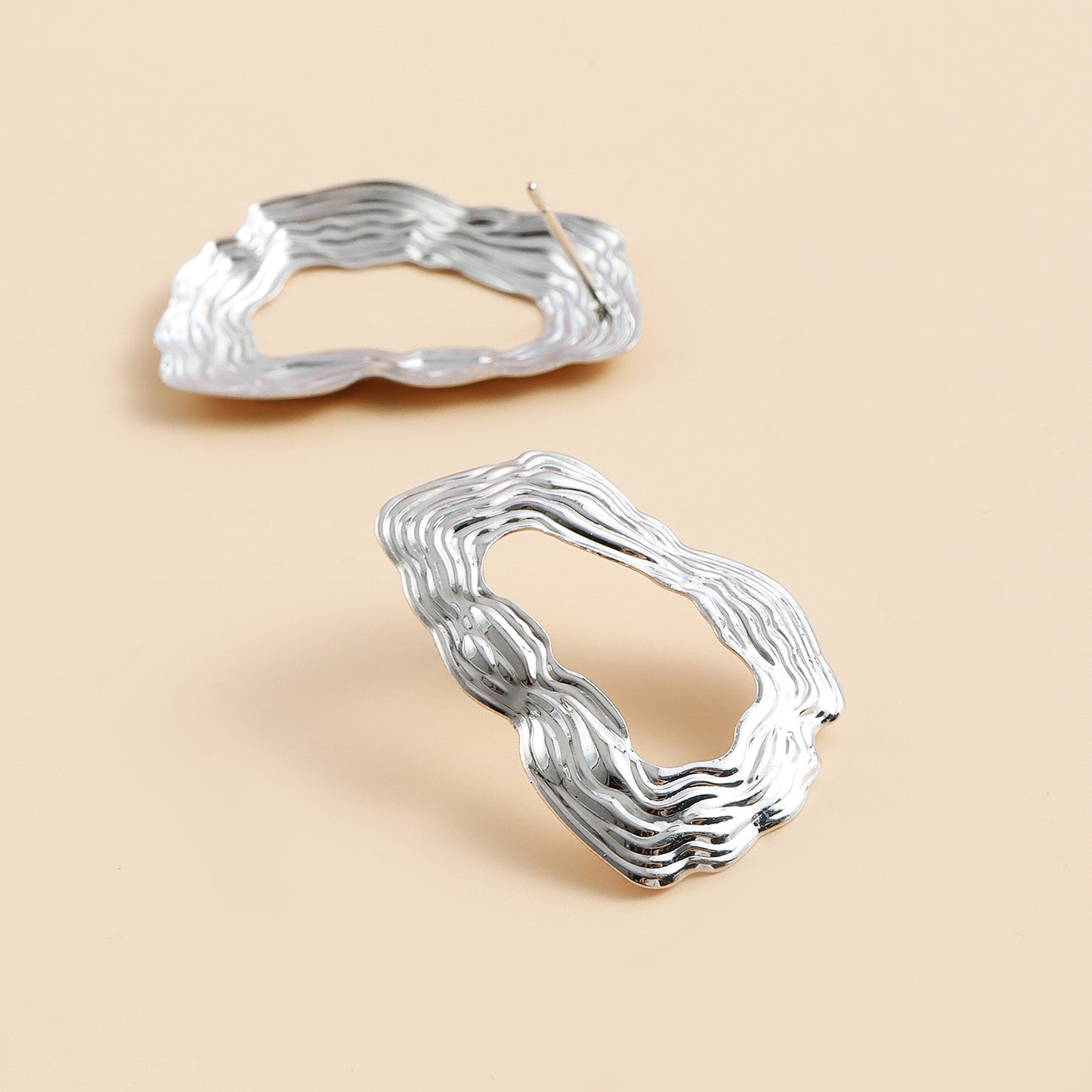 Pendientes minimalistas de círculo ondulado irregular para mujer, chapados en aleación, geométricos con patrón de ondas de agua texturizadas