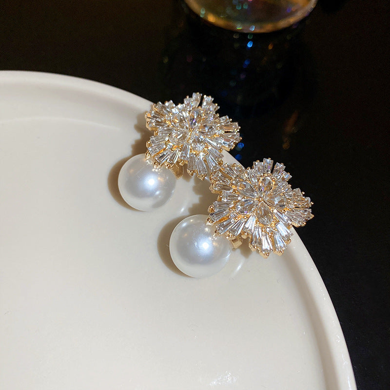 Eleganti Orecchini a Perno da Donna in Stile Francese Vintage con Zirconi Geometrici e Perle Imitazione