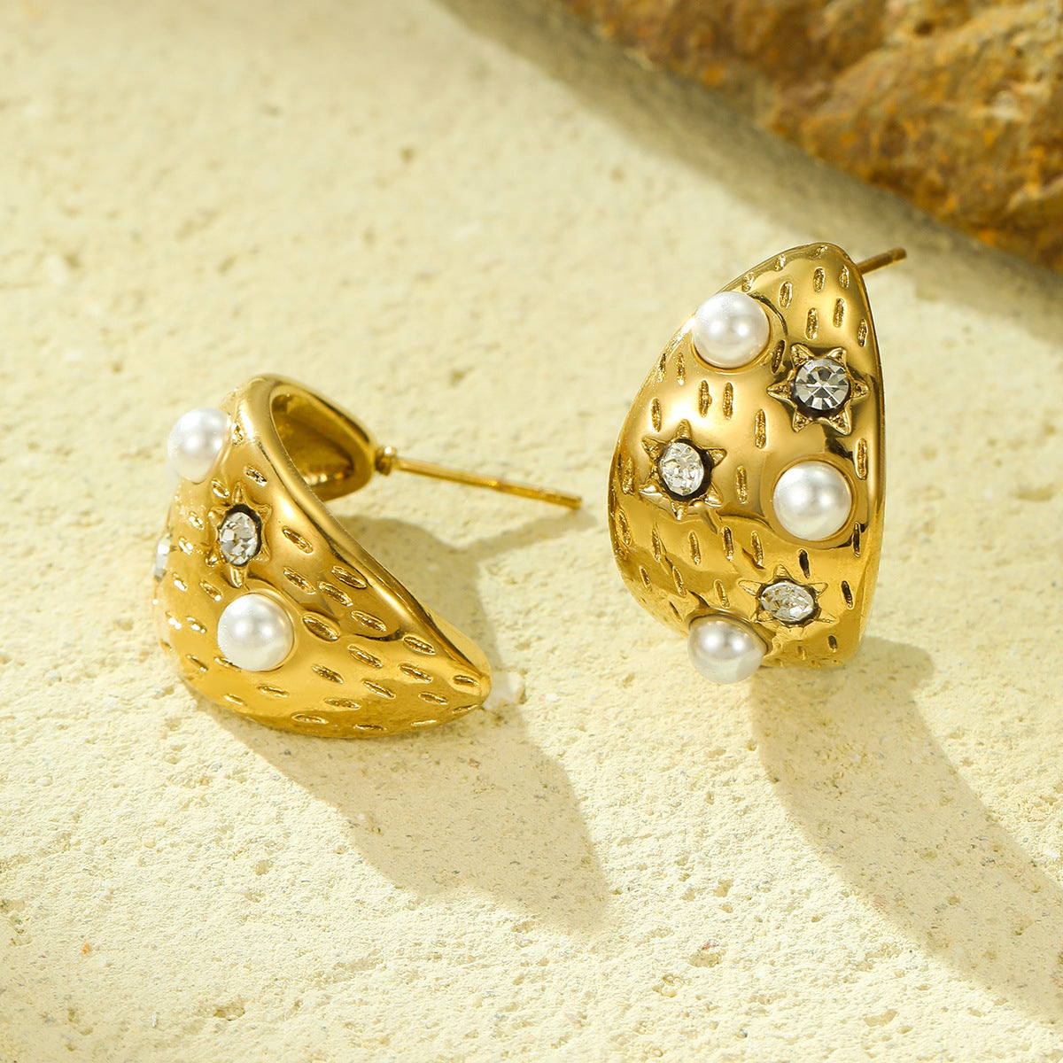 Vintage-Style Geometric Pearl and Zirconia Stainless Steel Stud Earrings for Women with Plated Finish