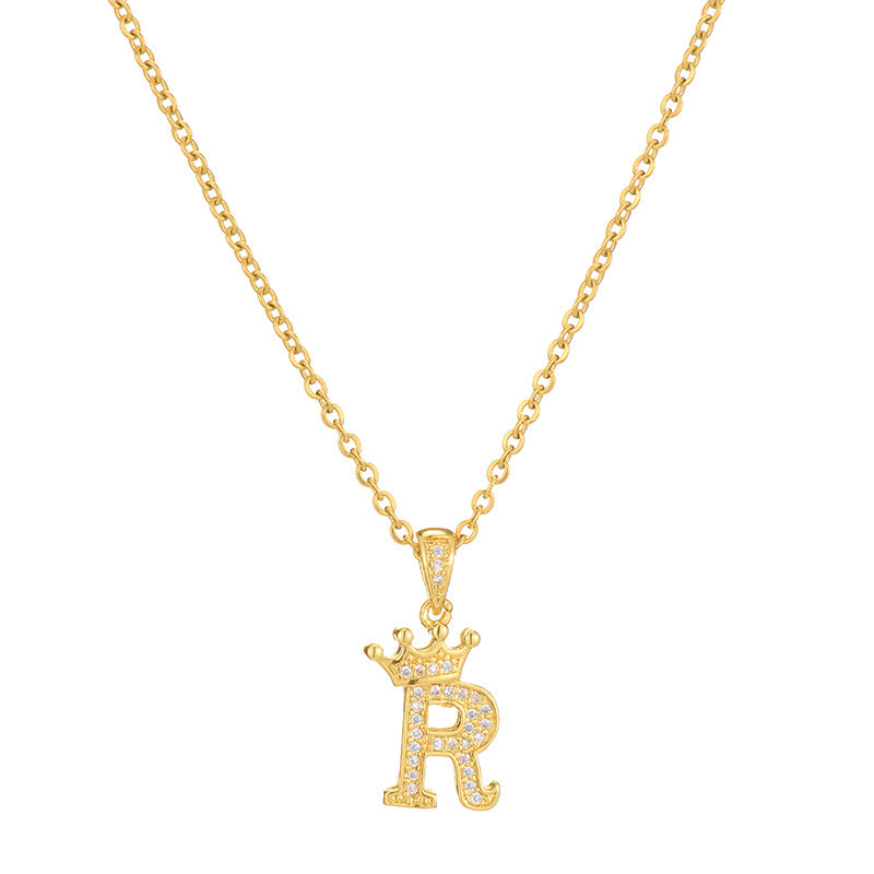 Collana da donna in acciaio inossidabile a forma di corona, minimalista, con zirconi cubici micro-pavé e charm a lettera