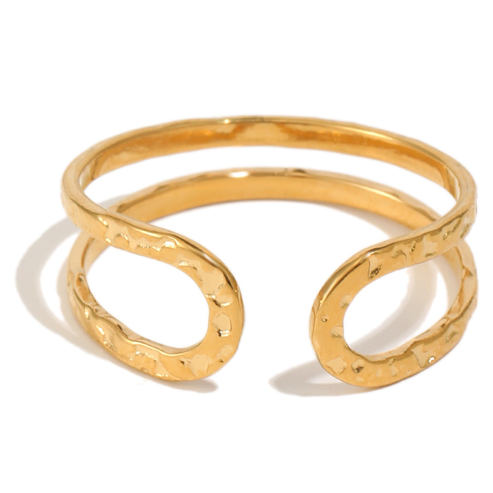Anillo abierto geométrico minimalista de acero inoxidable chapado en oro de 18 quilates con textura martillada para mujer