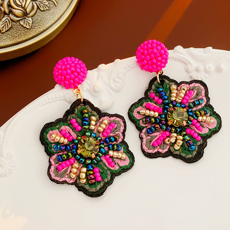 Orecchini da donna in tessuto ricamato a forma di cuore e farfalla in stile vintage con intarsio di strass