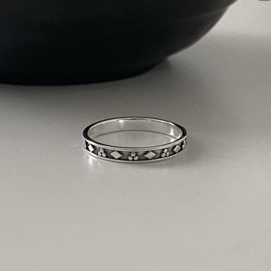 Anillo vintage minimalista de plata de ley 925 con diseño floral de cruz para mujer