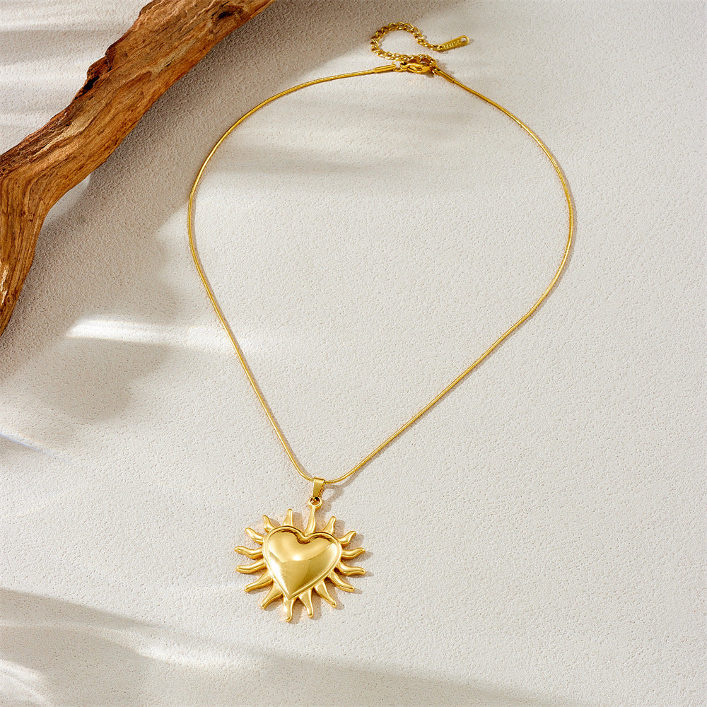 Fashionable Heart-Shaped Gold-Plated Stainless Steel Pendant Necklace with Snake Chain for Women