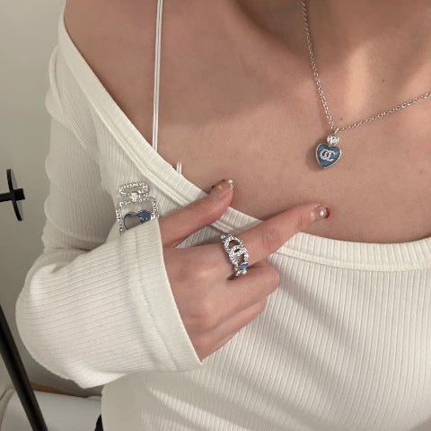 Elegante set collana con anello in cristallo di strass con lettera a cuore in ottone placcato oro da donna