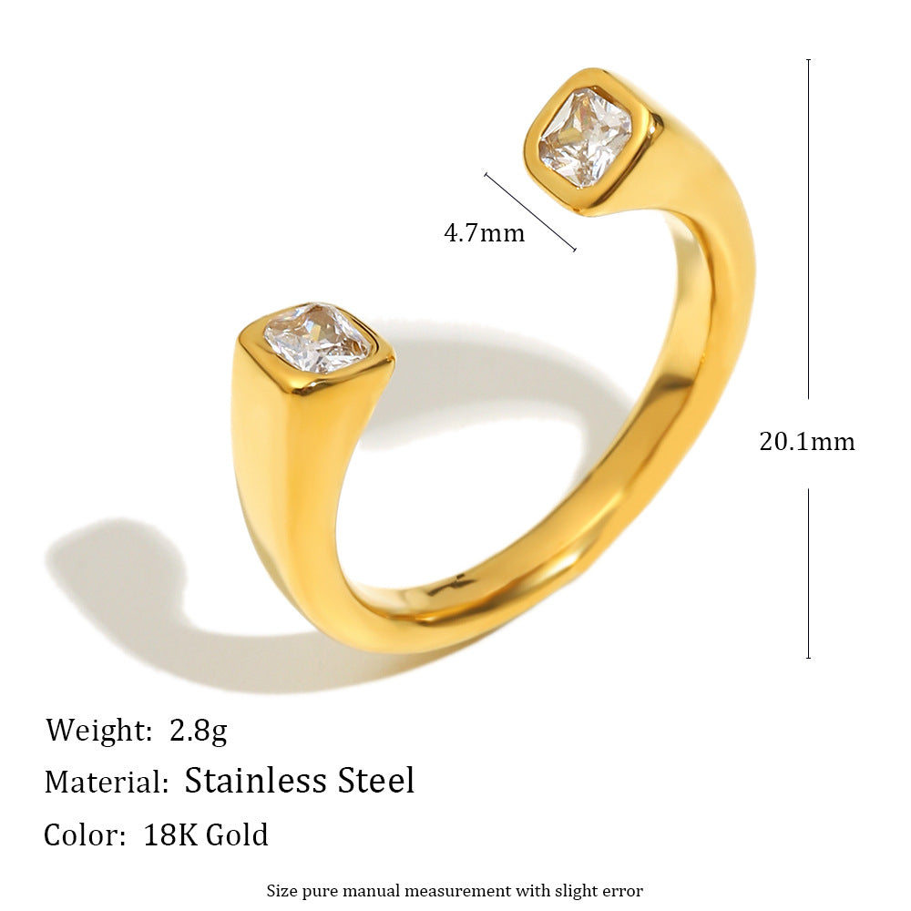Anello geometrico minimalista in acciaio inossidabile placcato oro 18 carati con doppia testa quadrata in zirconi, design aperto da donna