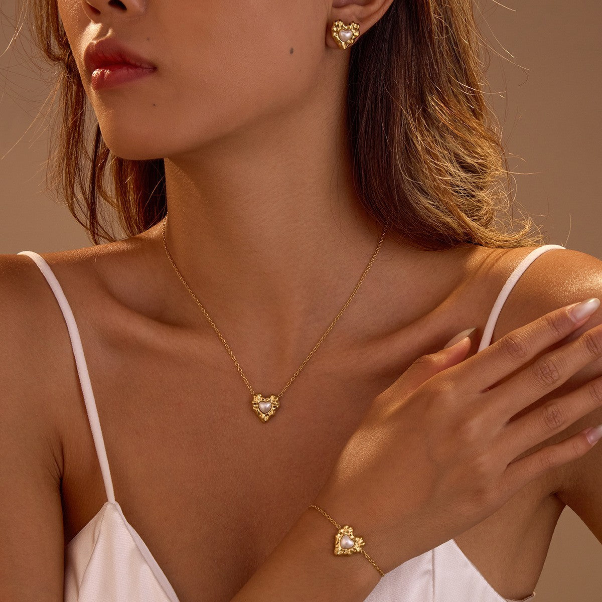 Minimalist Heart-Shaped Stainless Steel Necklace with 18K Gold Plating and Pearl Accent for Women