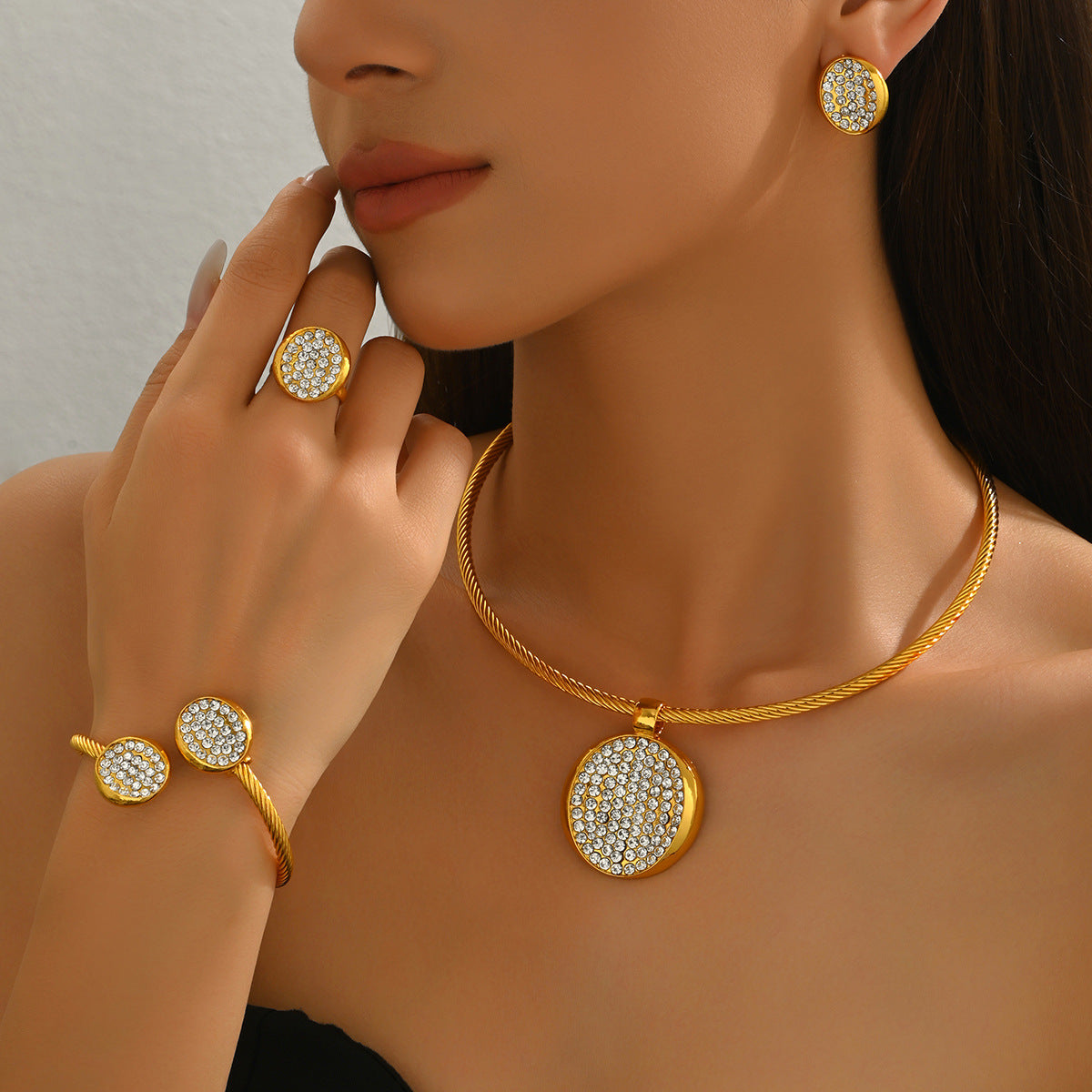 Conjunto de collar con colgante de hoja geométrica minimalista con incrustaciones de diamantes de imitación para mujer, cadena de medallón de aleación