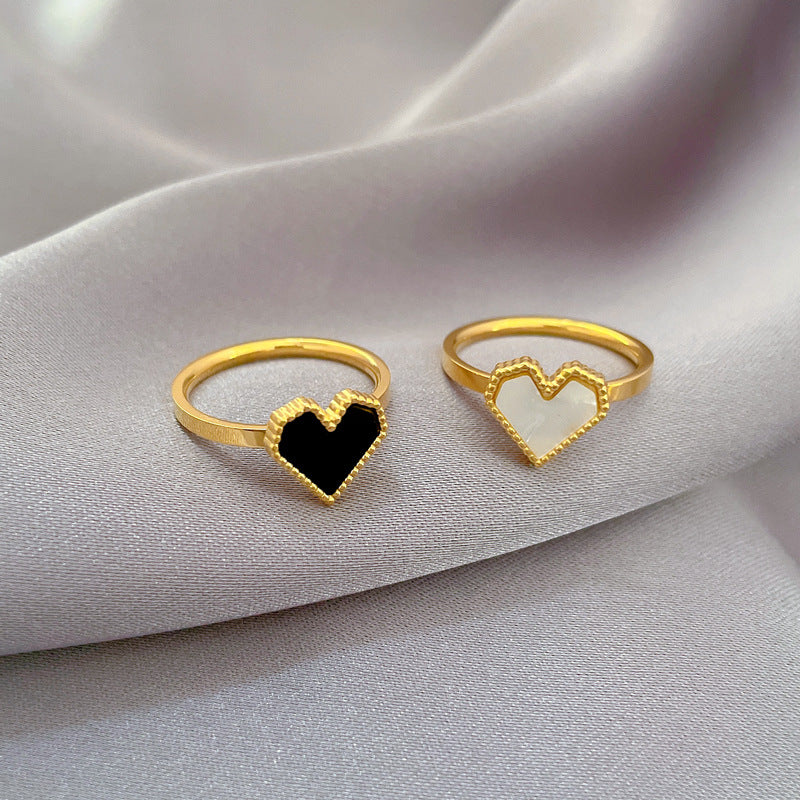 Anillo Minimalista Pulido de Acero de Titanio con Forma de Corazón Unisex