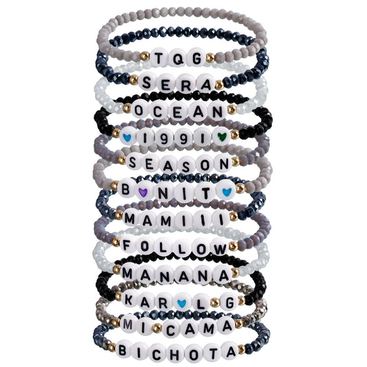 Conjunto de pulseras chapadas estilo geométrico con dijes de cristal y detalles de letras para mujeres y hombres