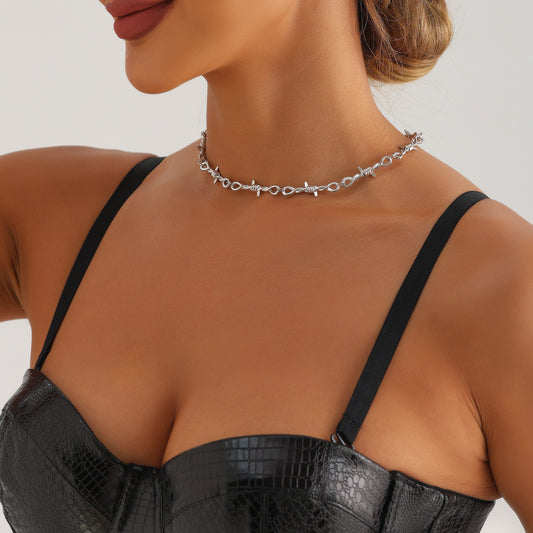 Collana a pendente in lega con motivo a spine in stile punk e finitura placcata per donna, catena per clavicola