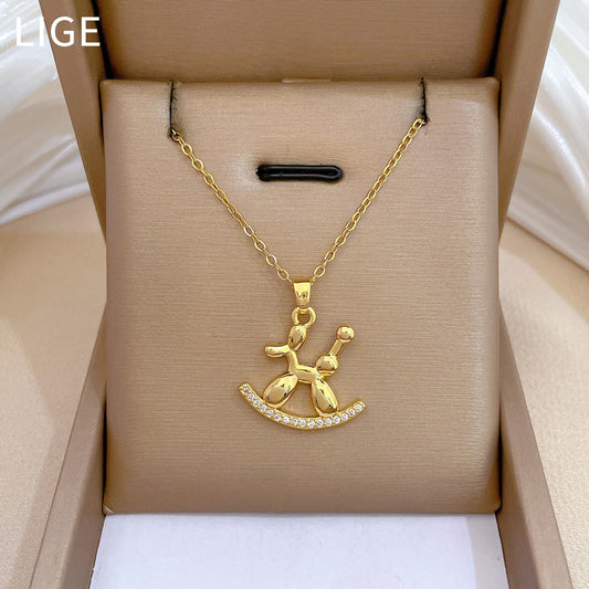 Collar con colgante de perro geométrico estilo dibujos animados en acero titanio con incrustaciones de diamantes de imitación para mujeres y hombres, delicada cadena para la clavícula