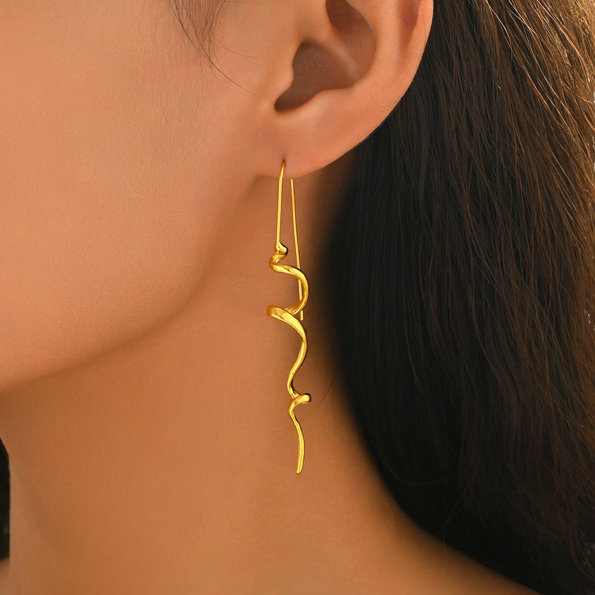 Orecchini Minimalisti Geometrici a Linea Attorcigliata da Donna in Lega di Zinco con Finitura Galvanica, Perni Ipoallergenici in Acciaio Inossidabile
