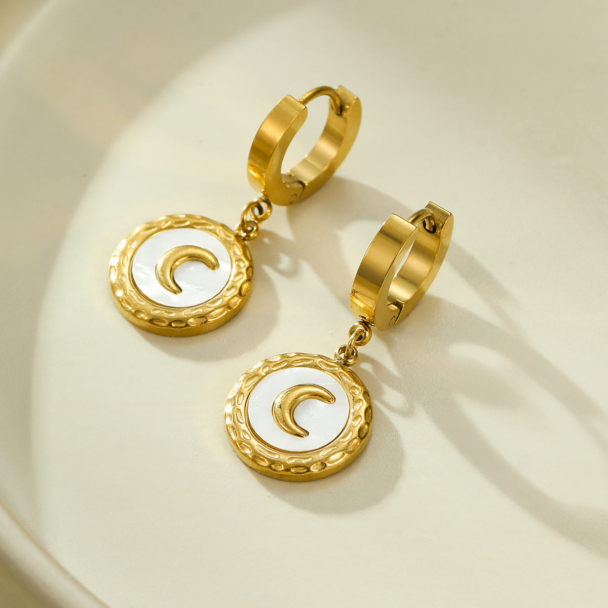 Collana da donna vintage in acciaio inossidabile placcato oro 18K con ciondolo a conchiglia a luna