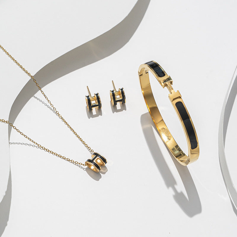 Set di Collane da Donna Minimaliste di Lusso con Cuore e Forme Geometriche in Acciaio al Titanio, Placcate Oro e con Catena a O