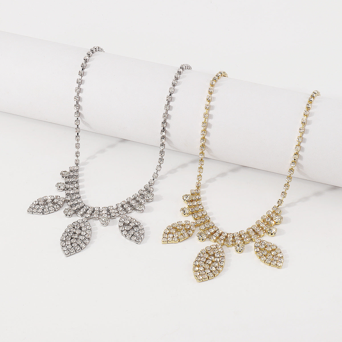 Collar de diamantes de imitación con ojo de demonio geométrico, dulce y atrevido, con acabado chapado para mujer