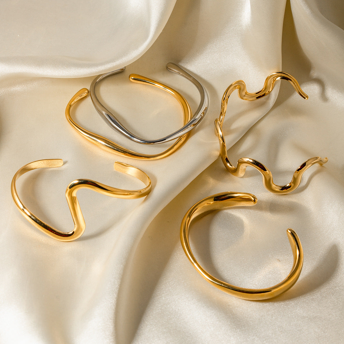 Minimalist 18K Gold Plated Stainless Steel Wave Pulley Chain Necklace for Women