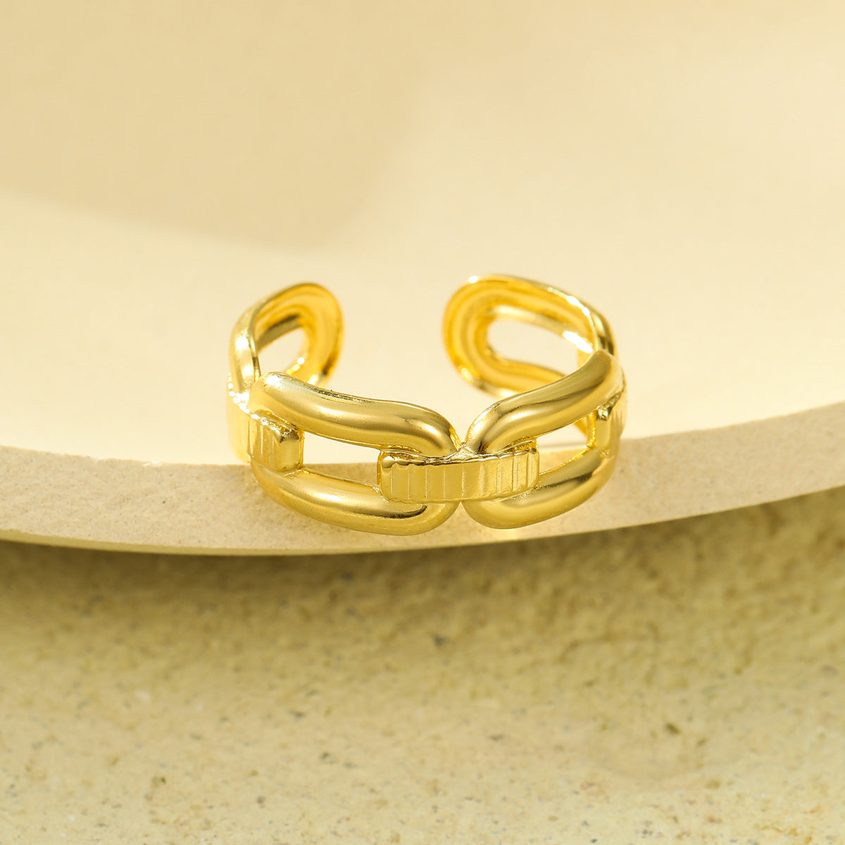 Anello da donna in acciaio al titanio a maglie quadre minimaliste con placcatura in oro 18 carati