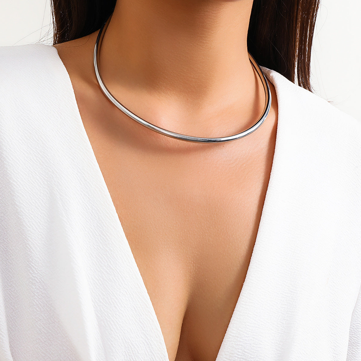 Collana girocollo minimalista geometrica liscia e rotonda per donna