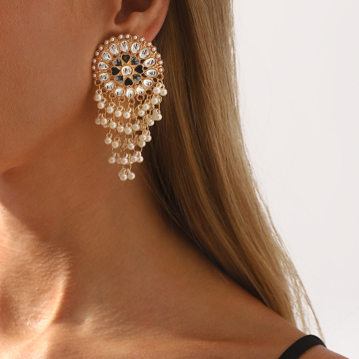 Pendientes de Borla Estilo Étnico con Base de Aleación y Acentos de Perlas Simuladas, Joyería para Orejas de Lujo Ligera de Inspiración Vintage para Mujer