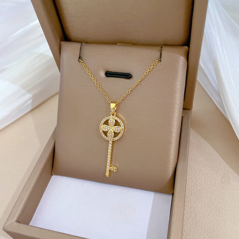 Collana di Lusso in Acciaio al Titanio con Intarsi di Strass Floreali per Donne e Uomini