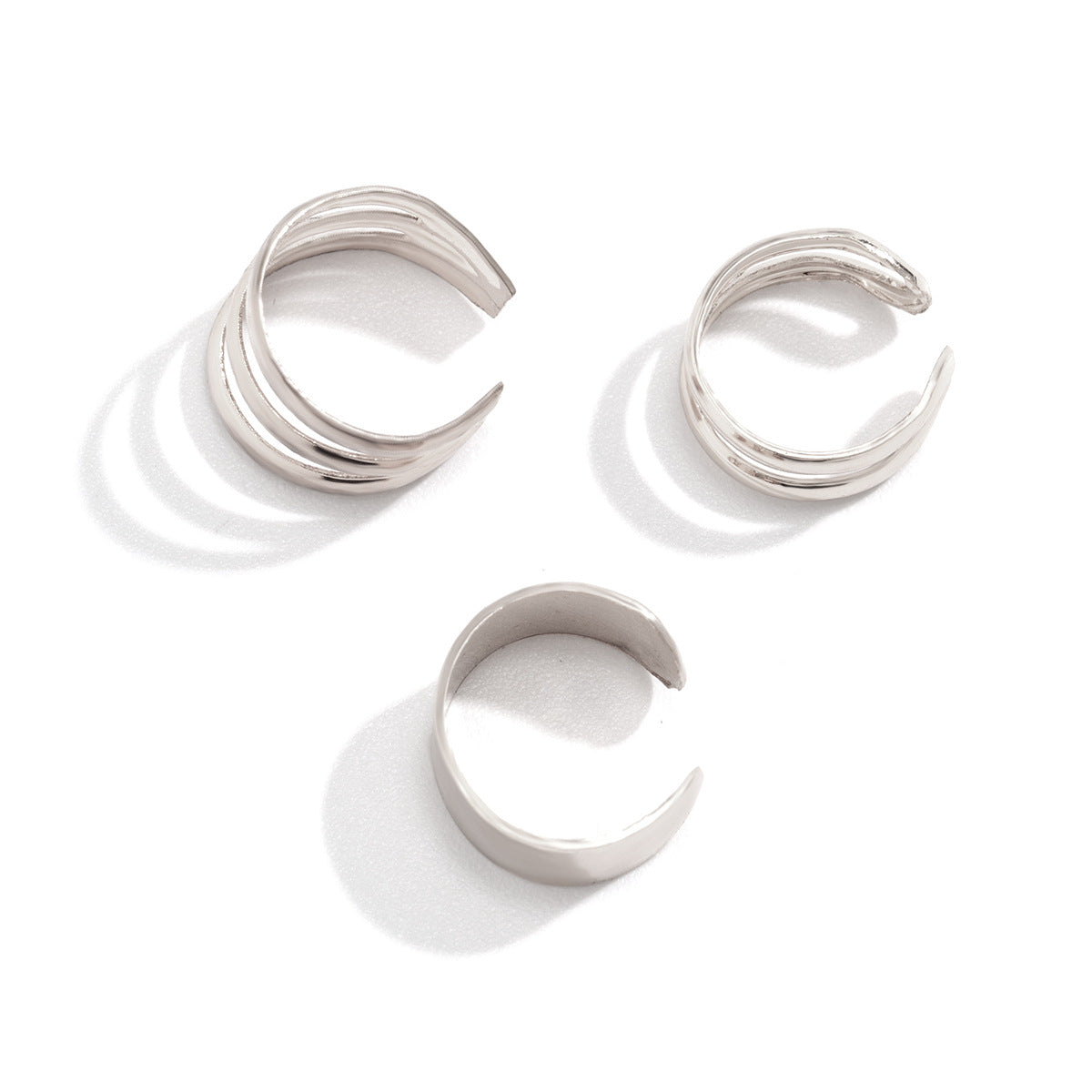Pendientes de aro de metal chapado brillante geométricos de estilo dulce y moderno para mujer