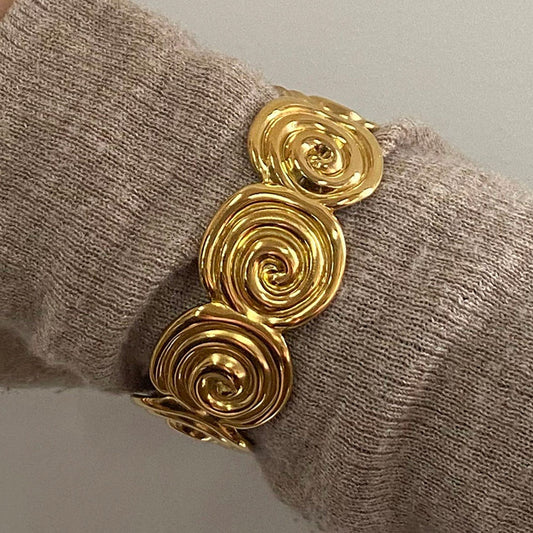 Elegante Bracciale a Conchiglia da Donna in Acciaio al Titanio con Finitura Placcata, Gioielli di Lusso in Acciaio Inossidabile