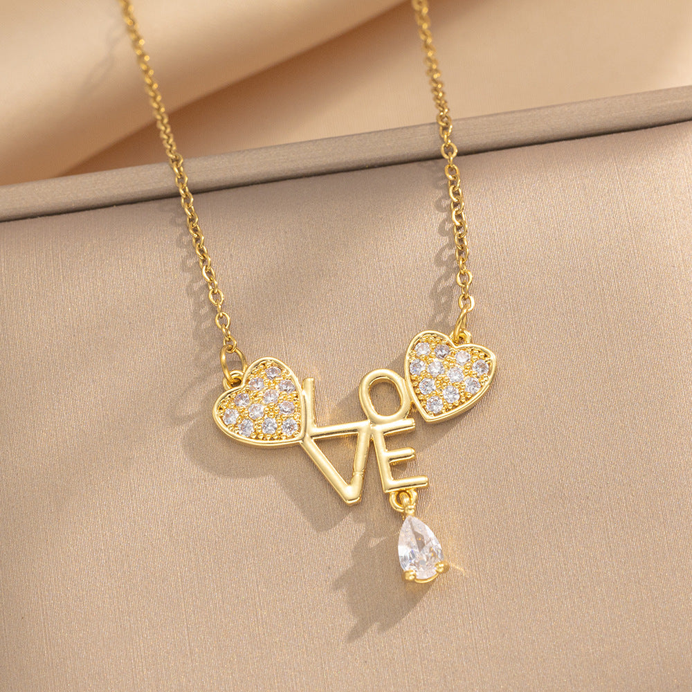 Collana con pendente minimalista a forma di cuore in acciaio al titanio con intarsio di strass e finitura lucida, stile medaglione con catena a serpente per donna