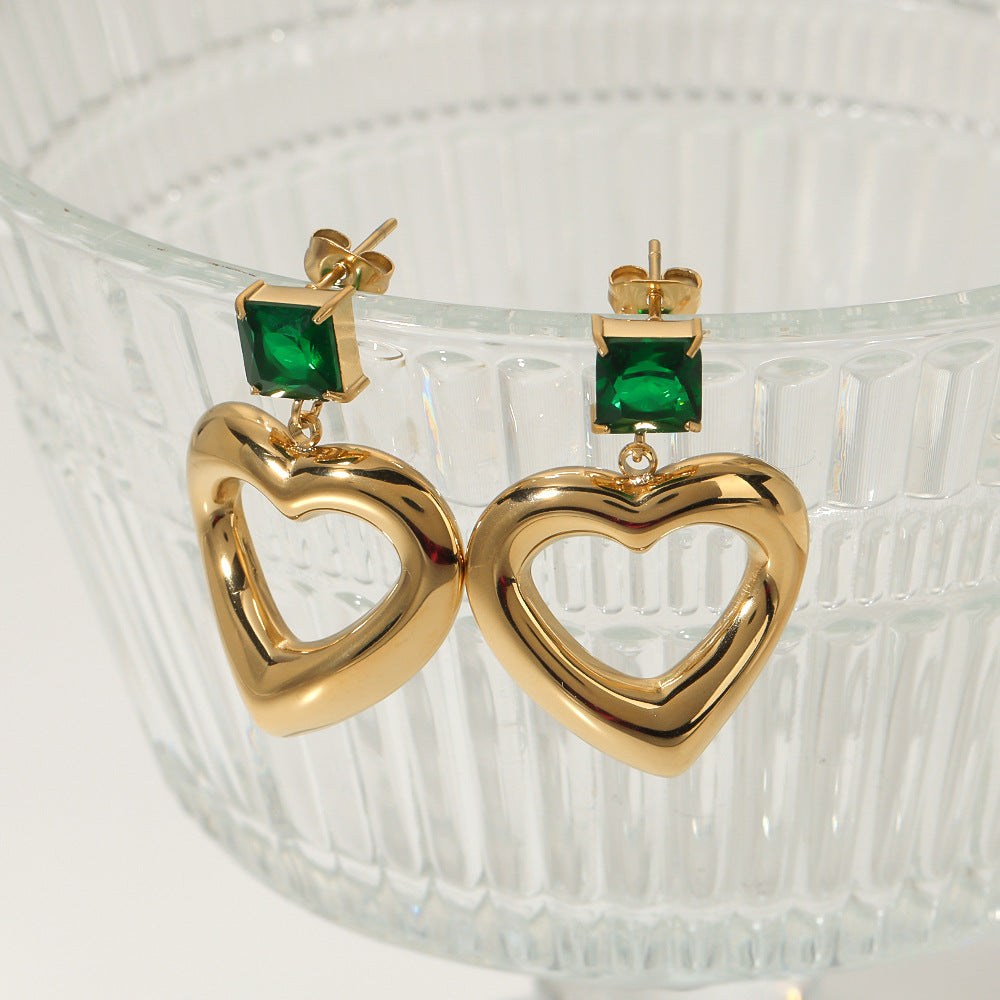 Orecchini a perno minimalistici a forma di cuore in zircone e acciaio al titanio placcati oro da donna