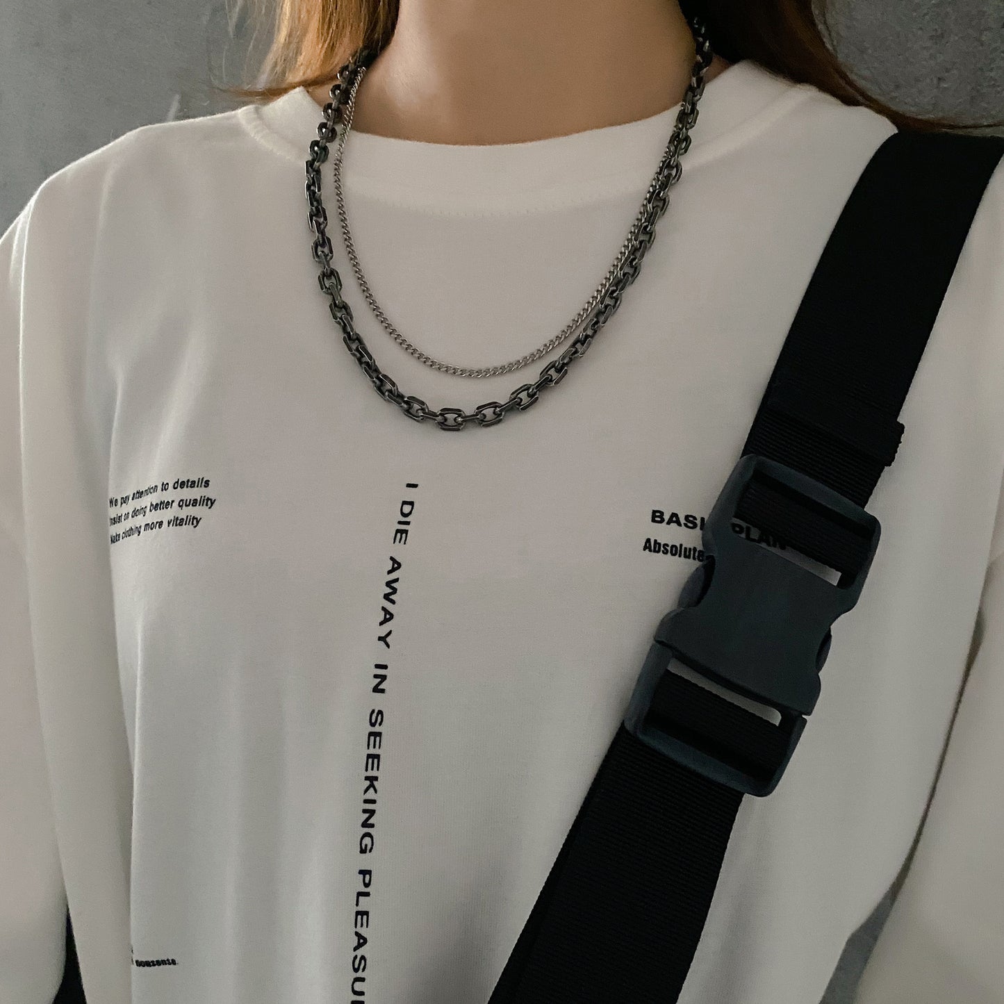 Collar de acero de titanio geométrico de doble capa estilo vintage con acabado chapado para hombres y mujeres