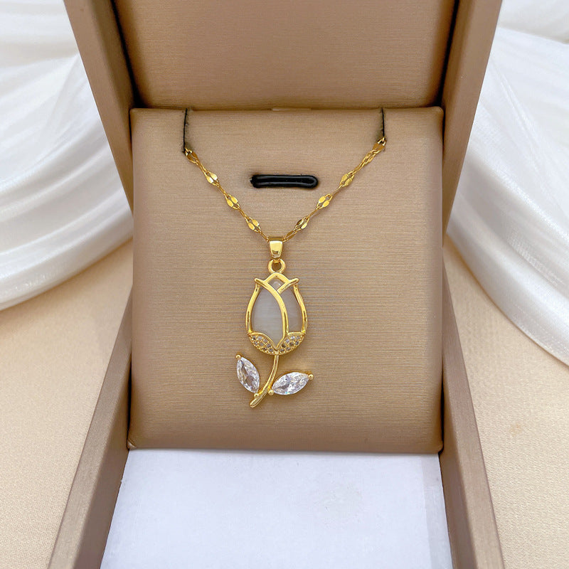 Collana girocollo a ciondolo di lusso a foglia di tulipano geometrica in acciaio al titanio con intarsio di strass