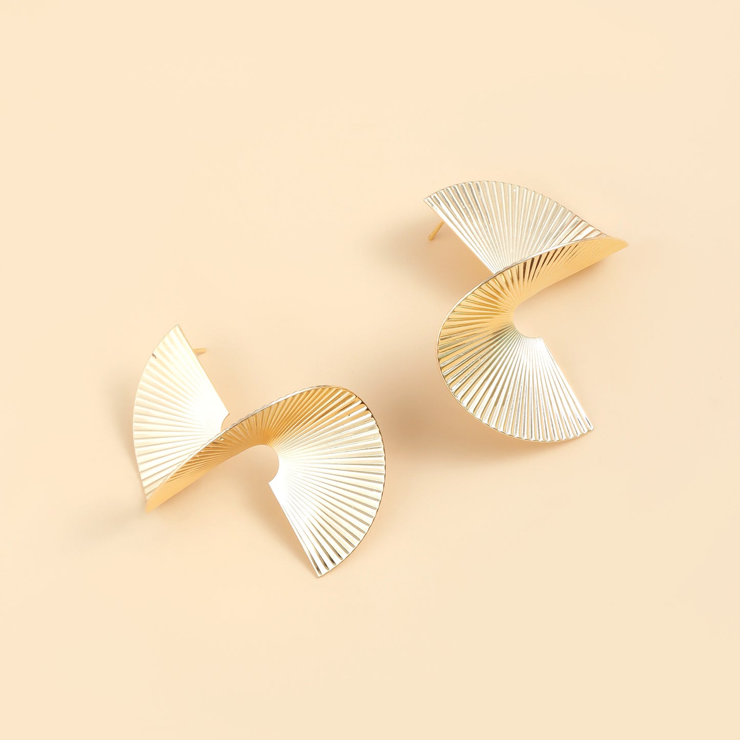 Pendientes de abanico retorcido vintage con forma de U geométrica para mujer con acabado metálico galvanizado