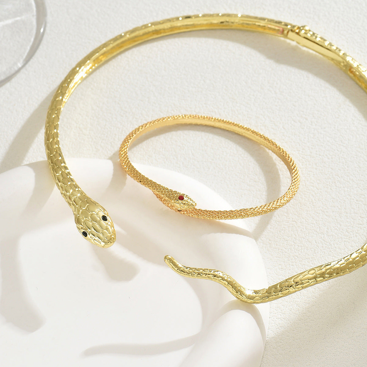 Conjunto de collar y pulsera de serpiente minimalista para mujer, joyas de aleación con incrustaciones de diamantes de imitación