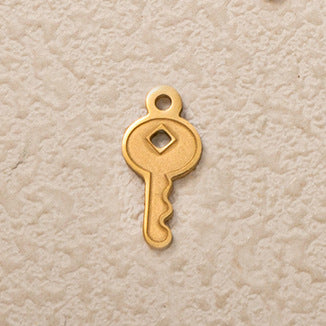 Barretta charm vintage a forma di cuore in acciaio inossidabile placcato oro PVD