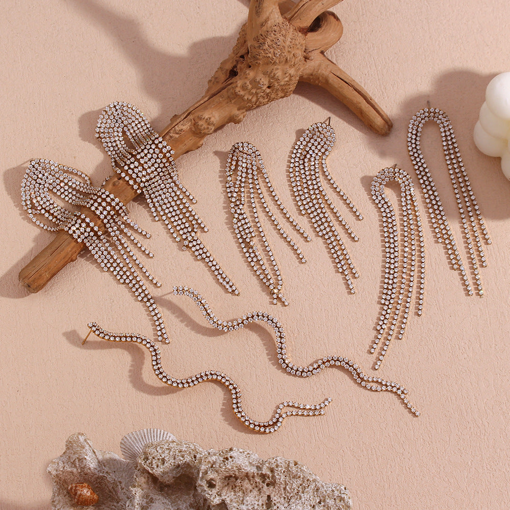 Orecchini alla Moda Geometrici in Acciaio al Titanio con Placcatura in Oro 18K, Accento in Zircone, Design Pendente ad Arco per Abiti da Sera