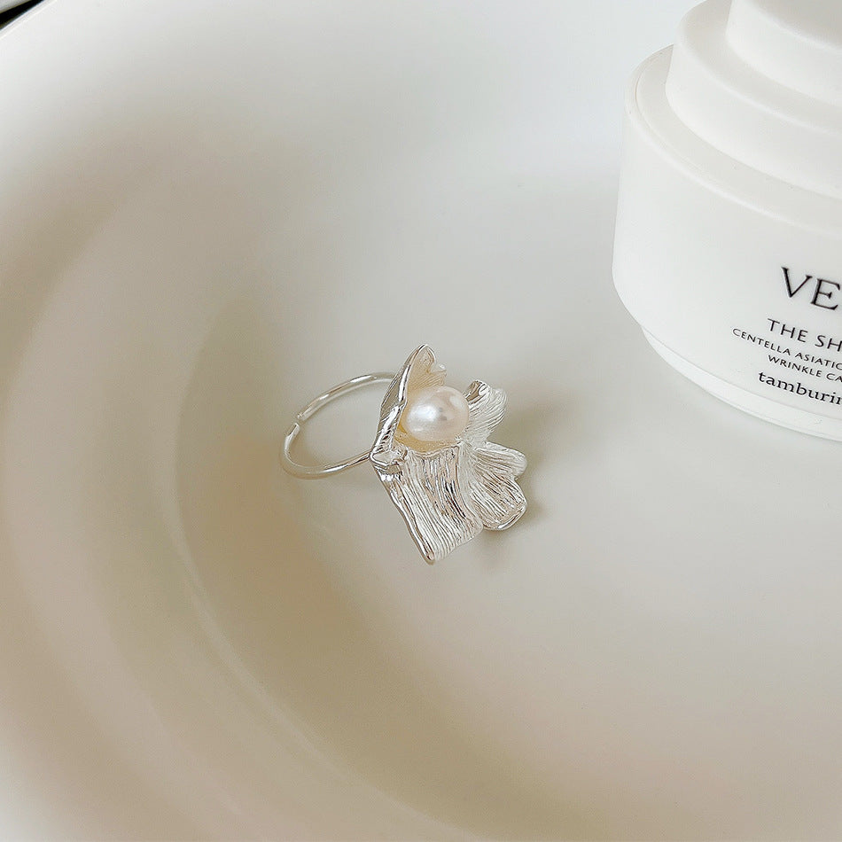 Anillo de Plata de Ley 925 Minimalista y Elegante con Perla Incrustada Irregular Floral para Mujer