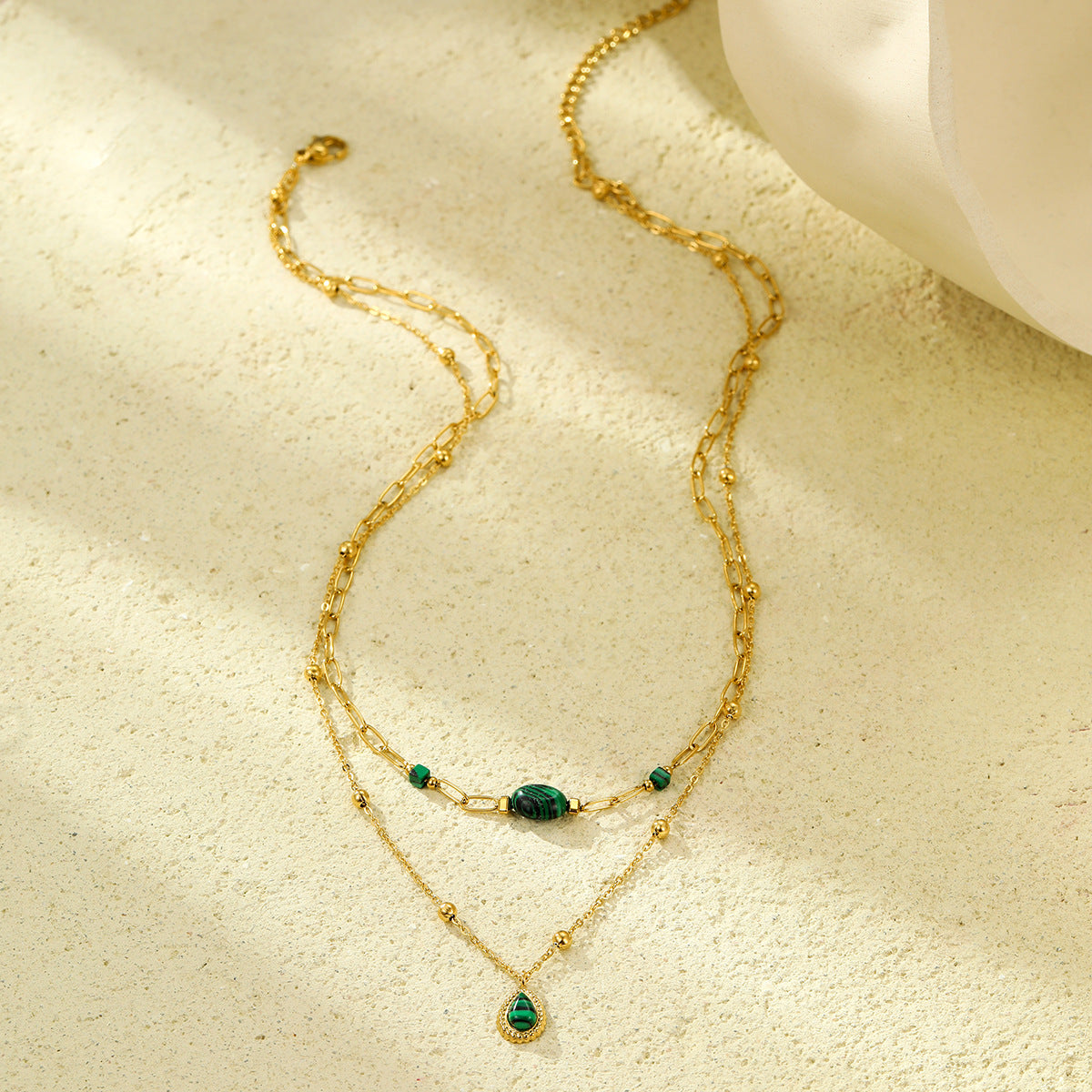 Collar de Acero Inoxidable Minimalista y Moderno con Baño de Oro, Colgante de Turquesa Natural y Diseño de Doble Cadena para Mujer