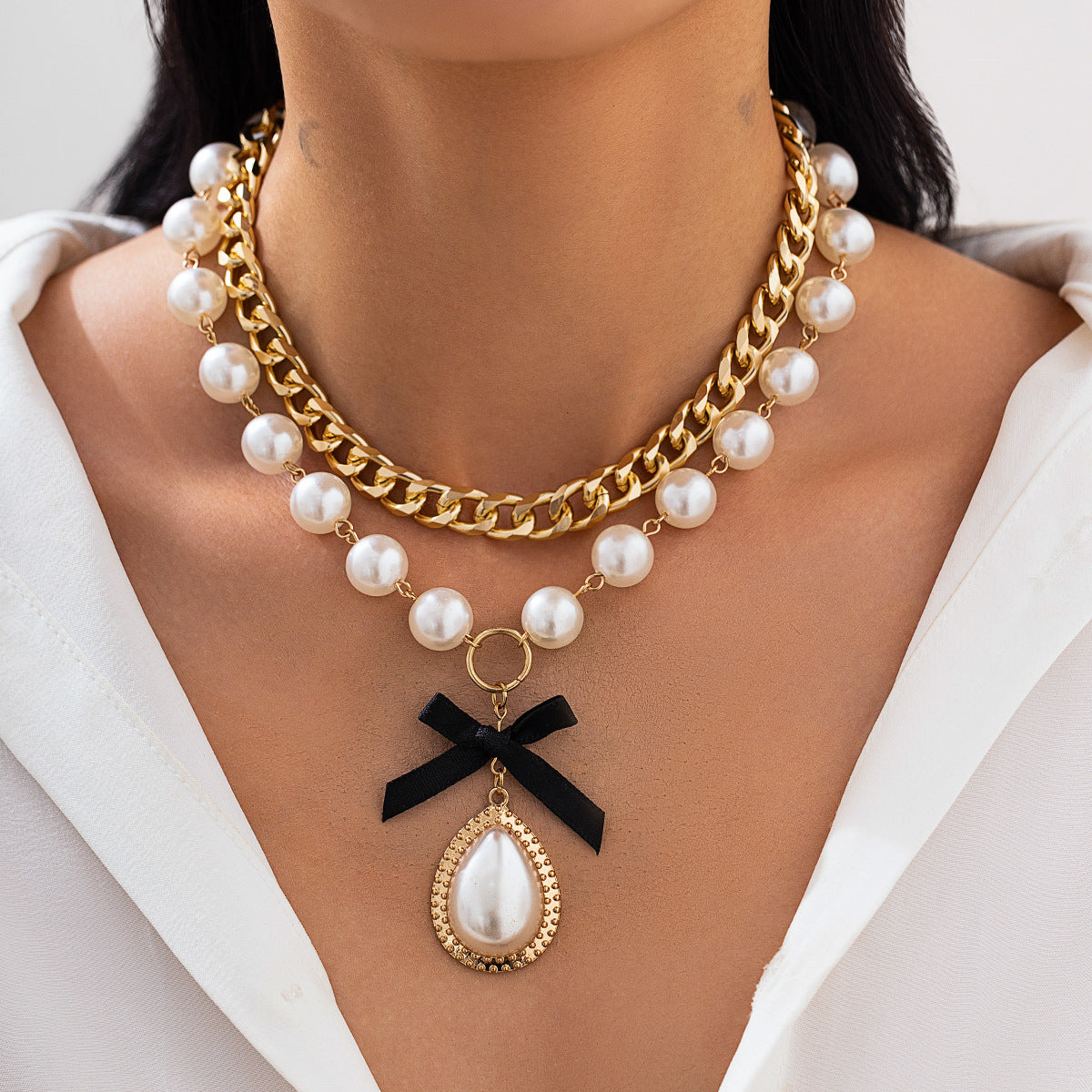 Collana con ciondolo a goccia dolce e grintosa con perle artificiali su catena a sfera per donna