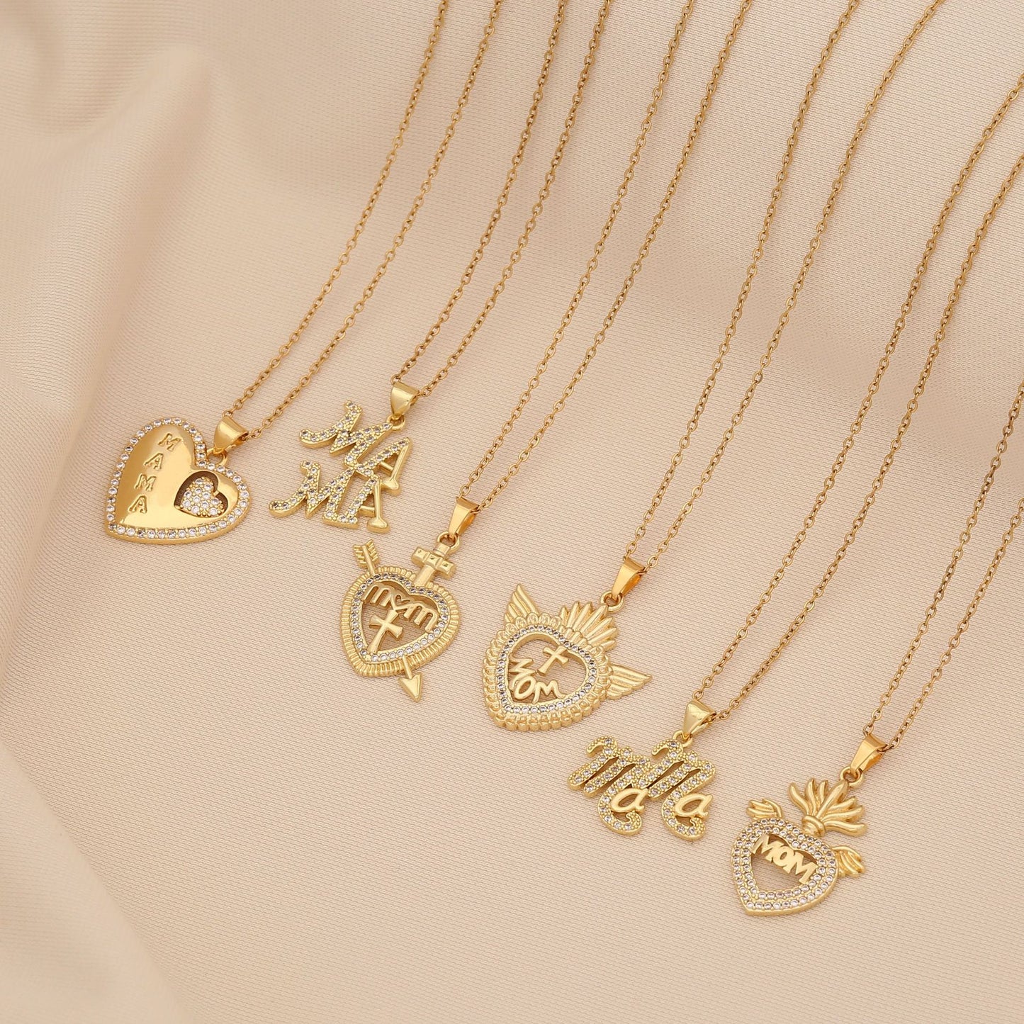 Minimalist Heart-Shaped Stainless Steel Necklace for Women with 'MOM' Letter Pendant and Delicate Clavicle Chain
