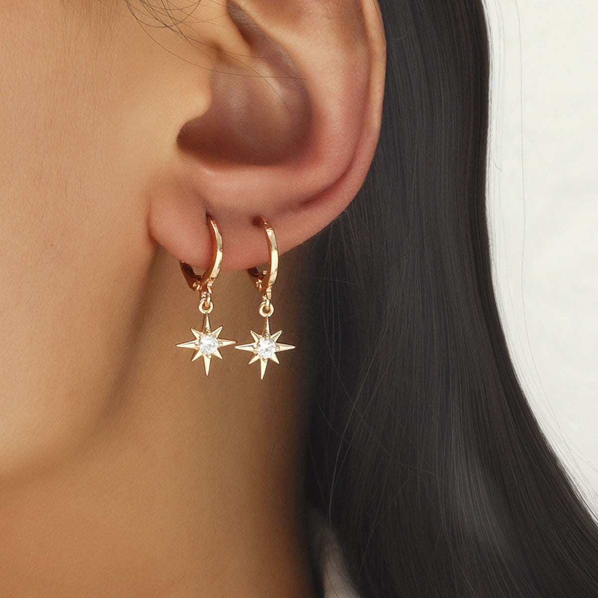 Orecchini Asimmetrici a Stella e Forma Geometrica con Zirconi, Base in Rame Galvanizzato, Perni in Oro 14K, Accessorio Moda Unisex