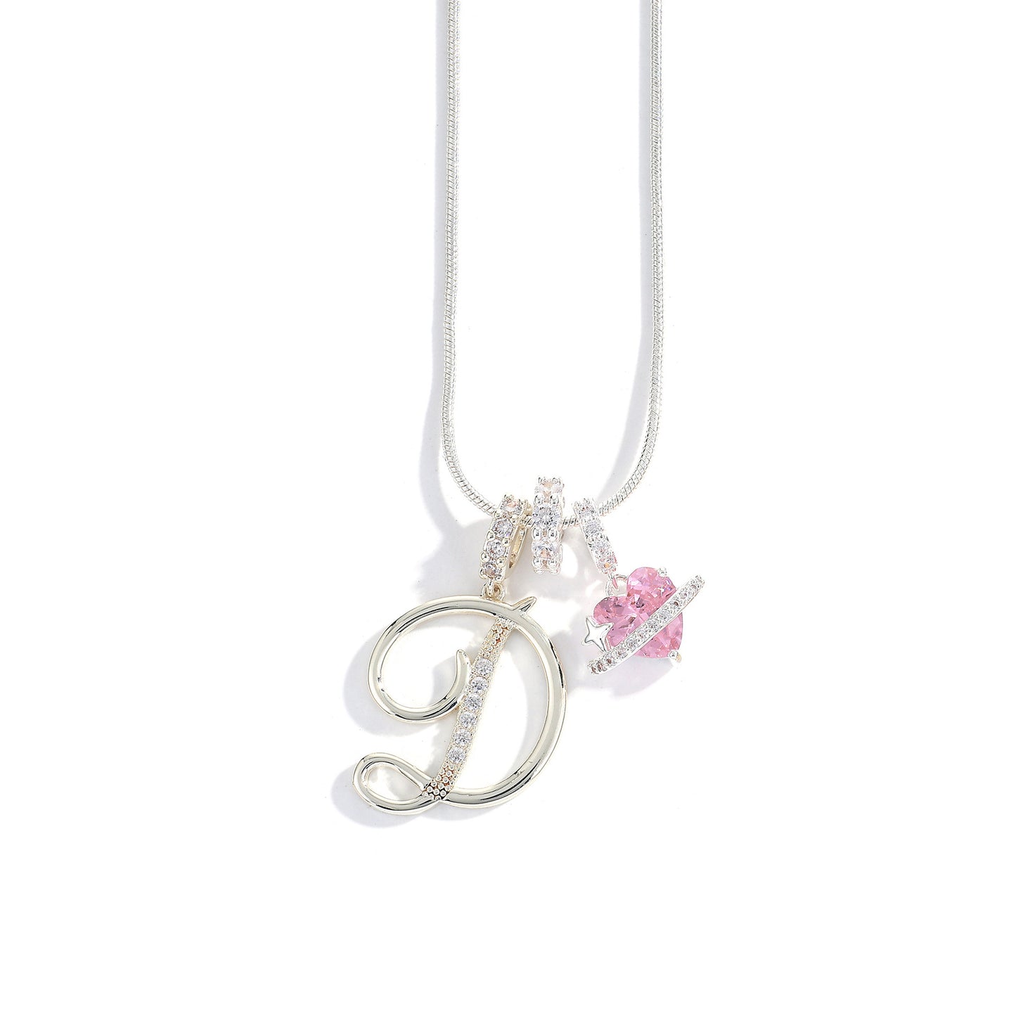 Collana con ciondolo a lettera minimalista in rame con intarsio di zirconi dal design geometrico per donna