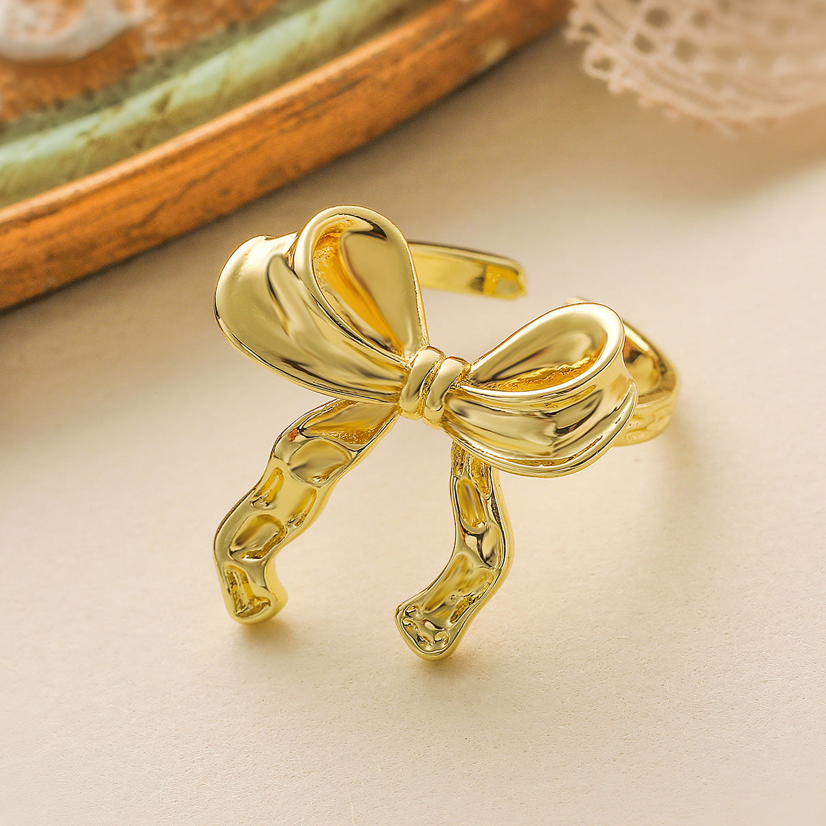 Anello in Rame a Forma di Fiocco Geometrico con Placcatura in Oro 18K da Donna, Fascia Aperta Regolabile, Accessorio di Moda Irregolare