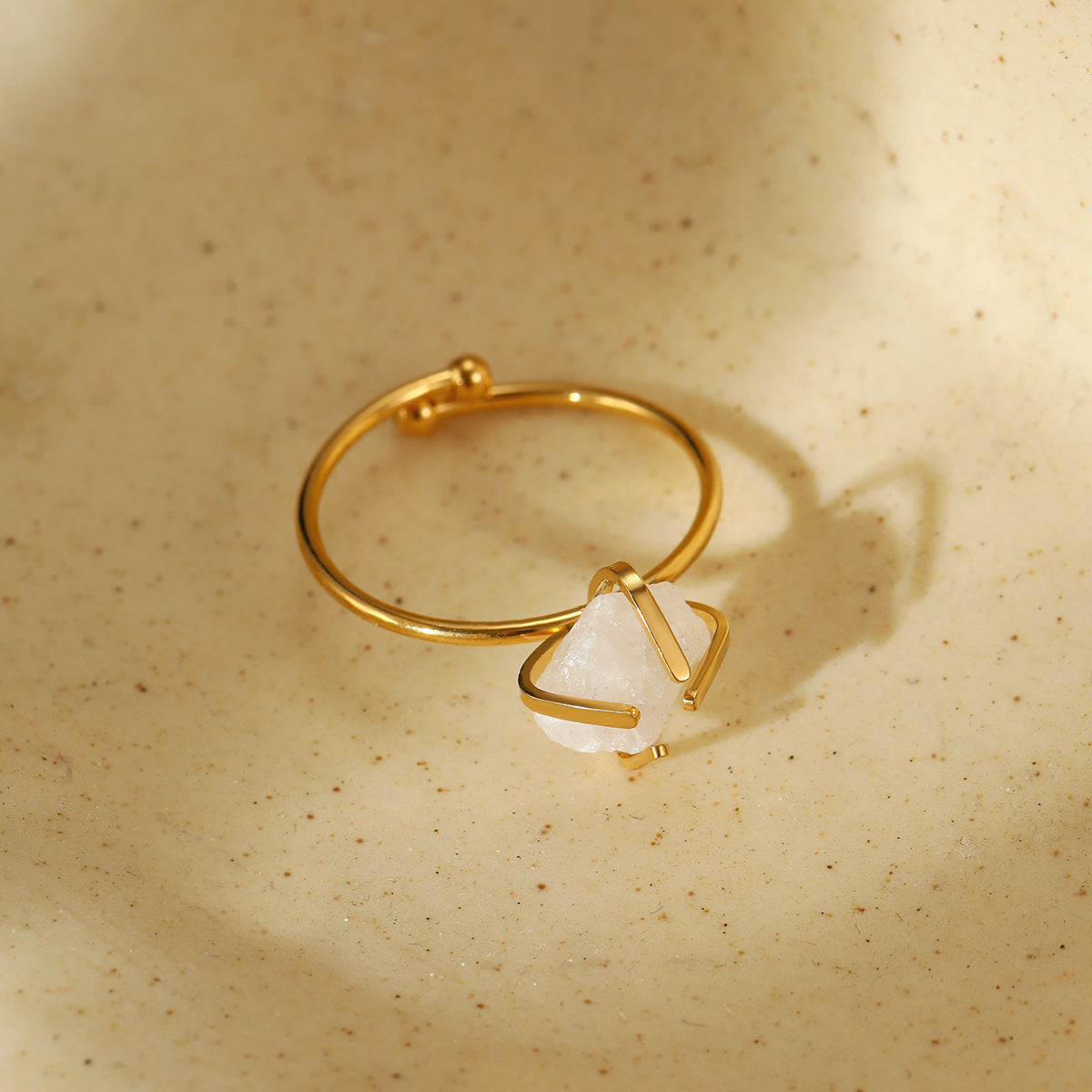 Anillo Minimalista Ajustable de Acero de Titanio Abierto para Mujer con Forma Geométrica y Acabado Bañado